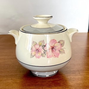 Azucarero Homer Laughlin con tapa, forma Cavalier, gris, blanco con flores de manzano y ribete de platino. Diseño poco común, sin desgaste ni daños.