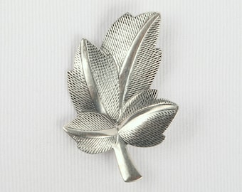 1940's Sterling Leaf Brooch Textured Leaf Brooch w Solid Shiny Veins, Excellent VTG Cond., 1-3/4" X 1-1/16" W, Roll Over Clasp, 6 Grams