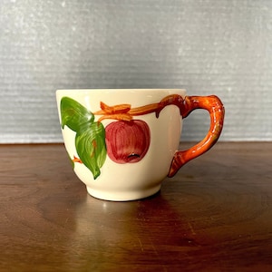 1940-1984 Franziskaner Apfel, USA Zurück Stempel 1 Tasse, handgemalte Zweiggriffe Äpfel und Blätter, ausgezeichneter VTG-Zustand, KEIN Schaden, siehe Fotos