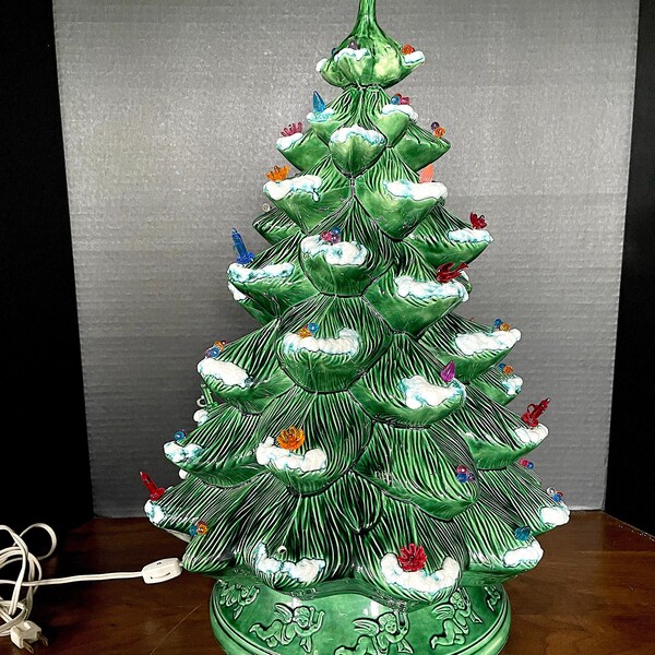 Árbol de Navidad de cerámica iluminado icónico de Hobby Ceramics de los años 80, verde con "nieve" variedad de colores "Lites", base con bombilla, excelente estado VTG