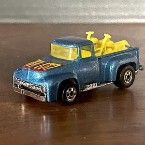 1973 Hot Wheels, Mattel Inc. Metallic Blue Retro Pick Up Truck w 2  Yellow Plastic Motor Cycles, Excellent USED VTG Cond., Very Minor Chips