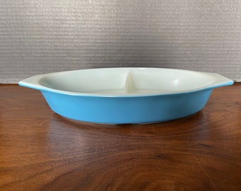 Vintage Pyrex Snowflake Pattern 2 1/2 Quart Casserole Dish Vintage Pyrex Snowflake Pattern 2 1/2 Quart Casserole Dish
