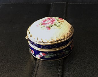 Pill box Handmade Pill Case Floral Embroidery,Mother/'s day,Anniversary Gift Personalized Gift Personalize Handmade Embroidered Pill Box