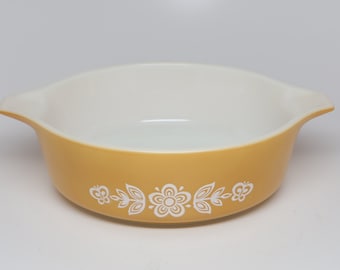 1970&#39;s Butterfly Pyrex White on Gold, &quot;Butterfly Gold&quot; Pattern, Casserole, in Excellent Condition. No Lid