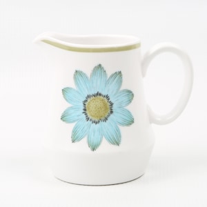 1960's Noritake "Progression" "Up-Sa Daisy" Creamer. Pure White with Aqua Blue Daisy. Olive Green Trim. Darling Print. Near MINT Condition.
