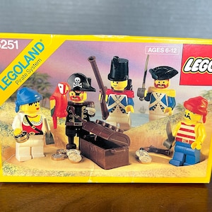Lego Retired Mini Figure From the Pirates Series Captain Red Beard From 1989 2002 Appeared in 14 Lego Sets. This One is in Great Shape. Etsy