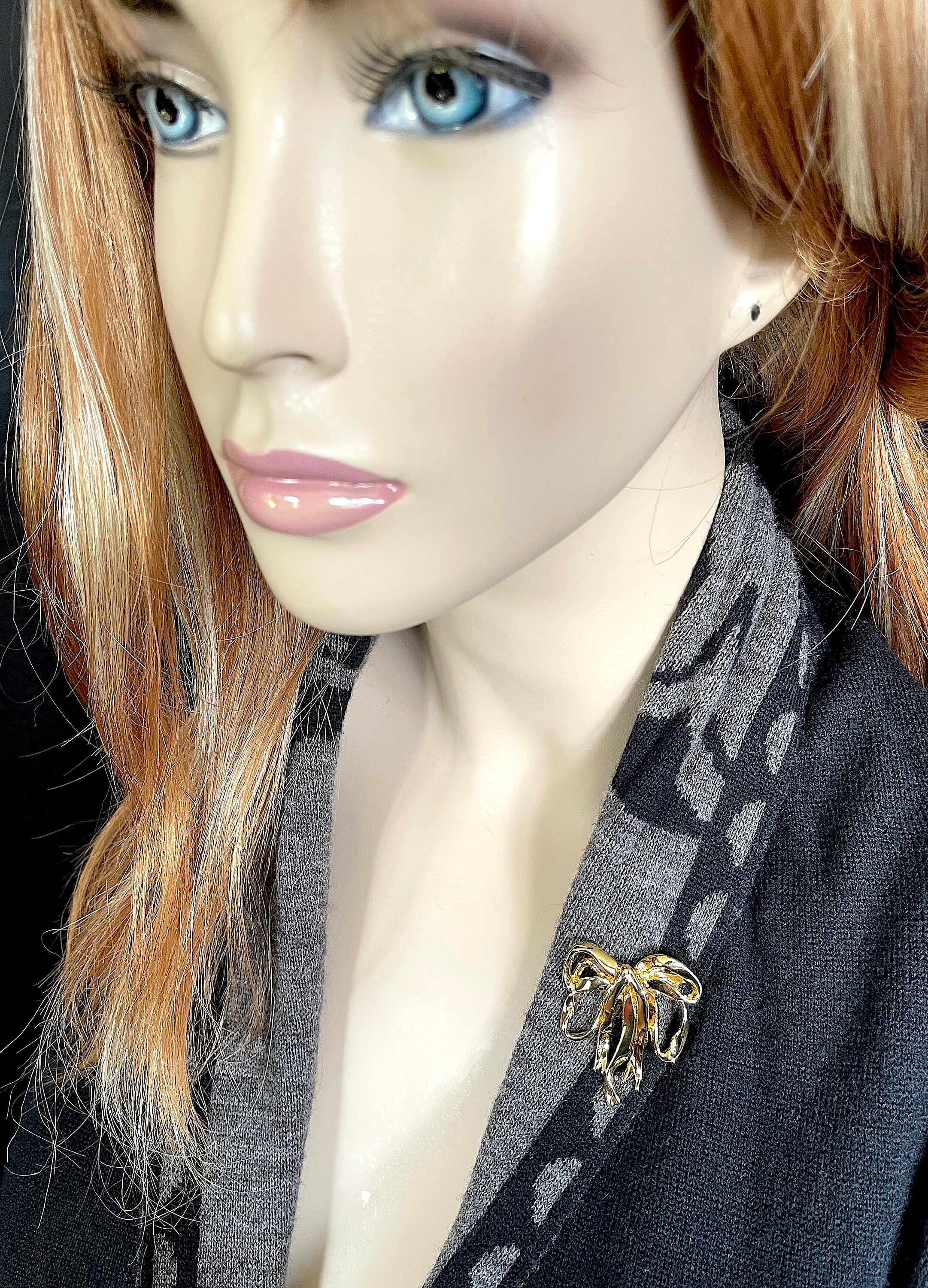 Droopy Ribbon 1980's Large Glossy Gold Tone Droopy Dbl Bow Ribbon Brooch, Natural ...