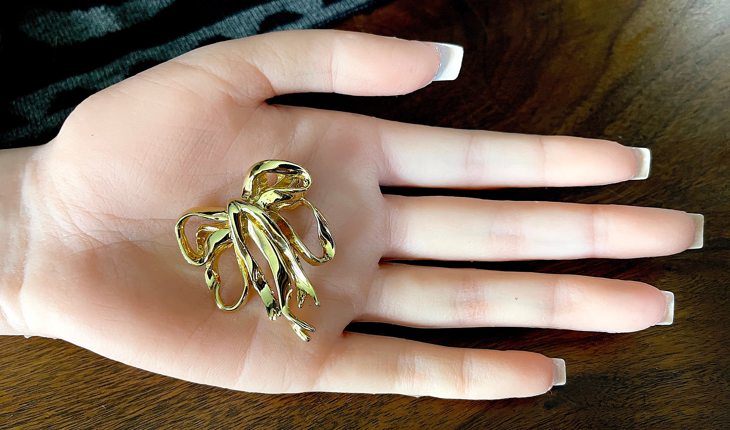 Droopy Ribbon 1980's Large Glossy Gold Tone Droopy Dbl Bow Ribbon Brooch, Natural ...
