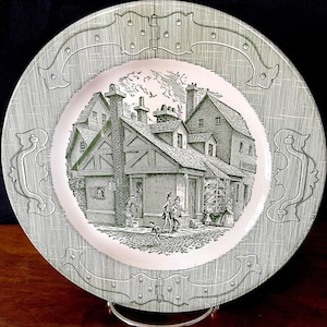 Vintage 1960s Royal China, The Old Curiosity Shop, Green and White 10&quot; Dinner Plate, Made in the U.S.A. Excellent VTG Used Condition,