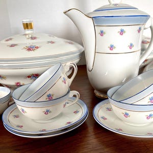 Cafetière ancienne en porcelaine blanche de Limoges