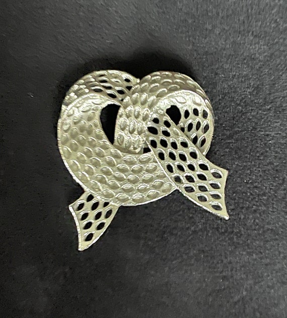 1970's ROMA Silver Tone Textured Pretzel Brooch, O