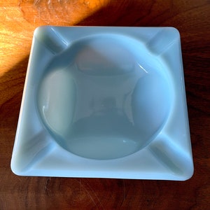 1960&#39;s Fire King Delphite Blue MCM Ashtray, 4 Cradles for Cigars, Deep Well for Ashes, Excellent VTG Cond., Appears Unused, Size in Photos