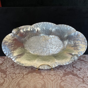 1930&#39;s-40&#39;s Hand Wrought Aluminum Tray, Chrysanthemum Design, Scalloped Edge Oval w Hammered Texture, 3D Leaves, Continental Trade Mark.