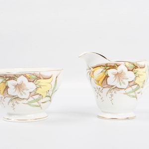 50's Sugar Creamer Set Queen Anne Fine Bone China Made in England, Near MINT, Green Yellow Brown Crocus Pattern.