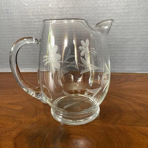1990&#39;s Heritage House, Hand Blown, Hand Etched Floral, Small Crystal Cocktail Pitcher w Ice Lip, 28 OZ., Excellent VTG Cond., Appears Unused