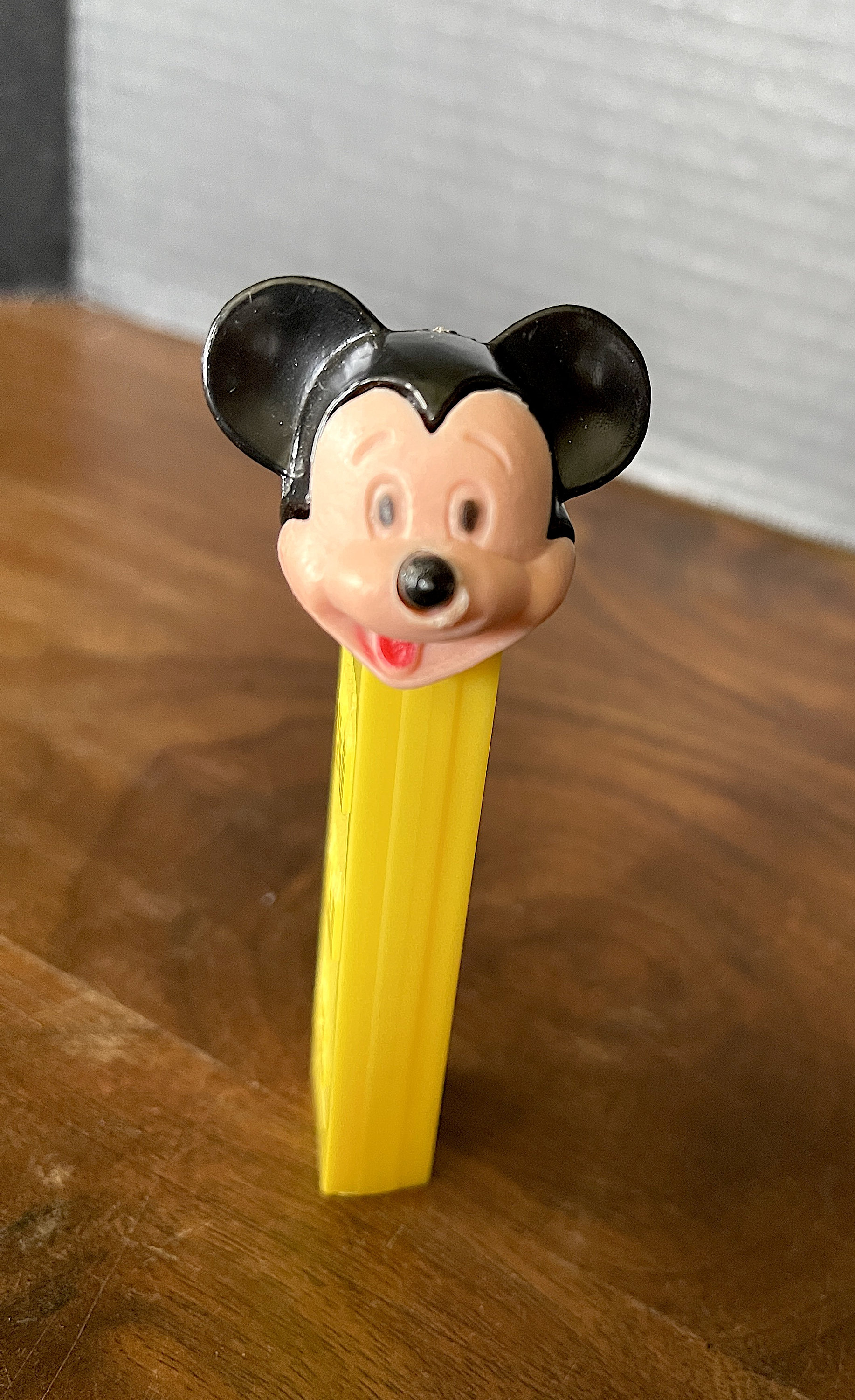 1980's Mickey Mouse PEZ Container, No Feet, Made in Hog Kong Works Well Free PKG of Candy w Order, Excellent VTG Cond. Size ib=n Photo