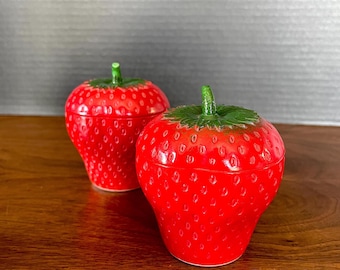1940's Hazel Atlas Painted Milk Glass Lidded Strawberry Jars Red n Green, Price is for ONE. Seed Texture Leaf Whirl Stem. Excellent VTG Cond