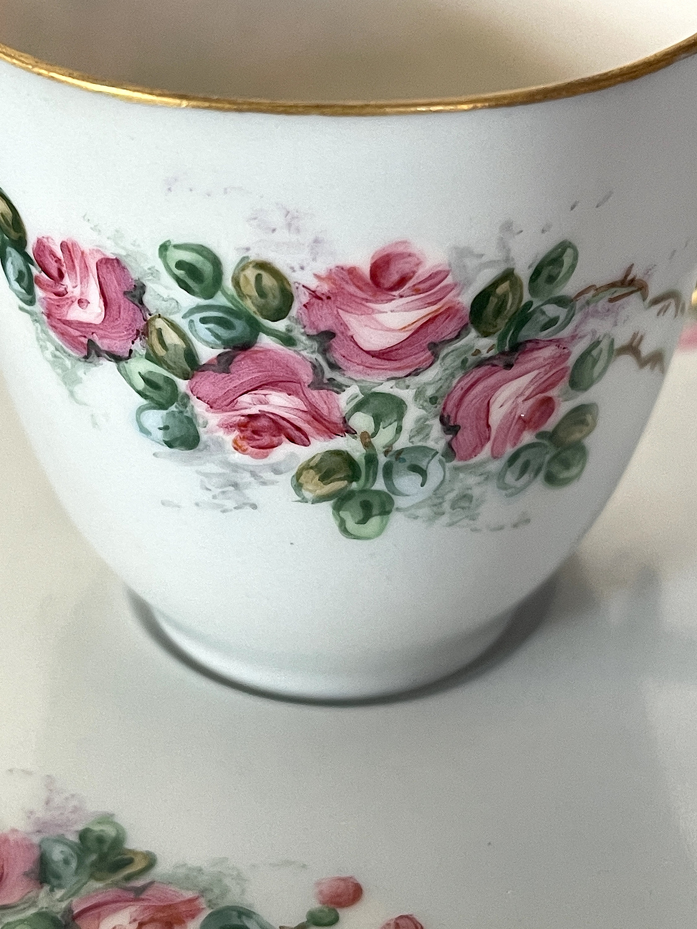 ヴィンテージ手描きデミタス磁器カップ＆ソーサー、淡いブルーにピンク 