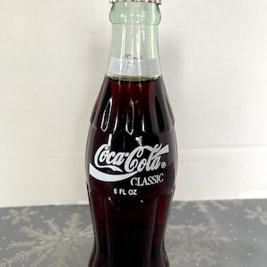 1990&#39;s Coca-Cola Classic Unopened Collectible, Season&#39;s Greetings Commemorative Bottle, Excellent VTG Condition. 8 Fluid Ounces