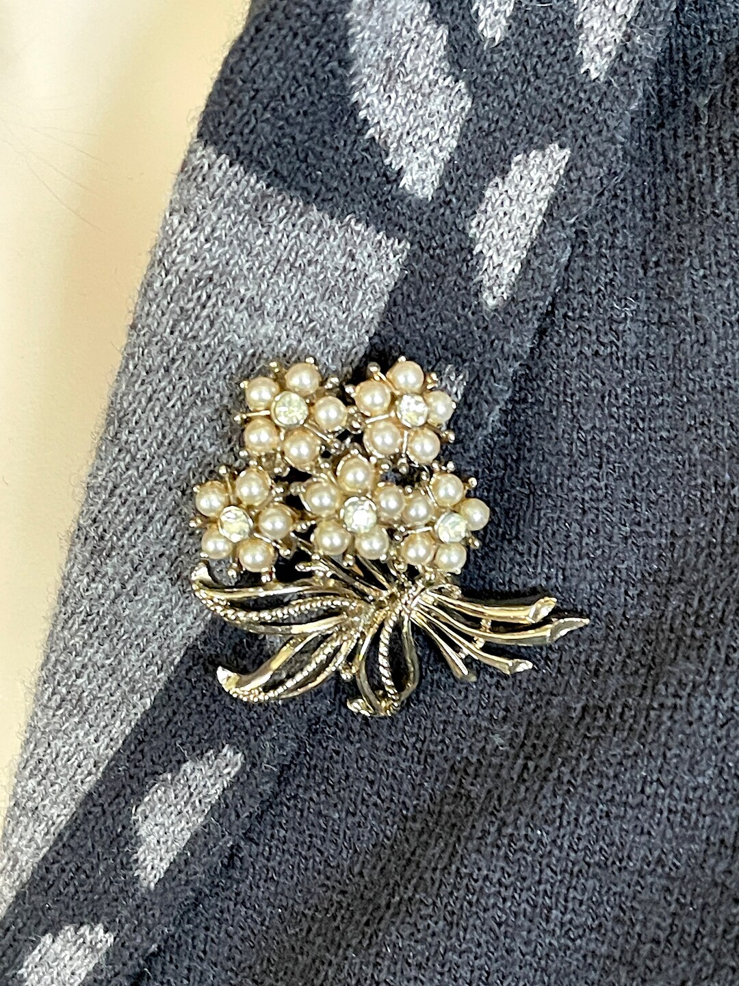 Broche Vintage Art Déco Strass Blancs Sur Rosace Argentée - Occasion En Bon état, Légères Traces