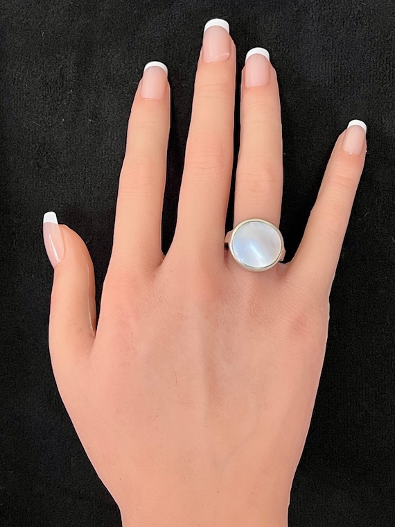 1990\'s Minimalist Mother of Pearl and Sterling Silver Ring. Round Disc  Flush Set in Circular Mount, Straight Shaft, Exc. VTG Cond, Size 7.25 - Etsy