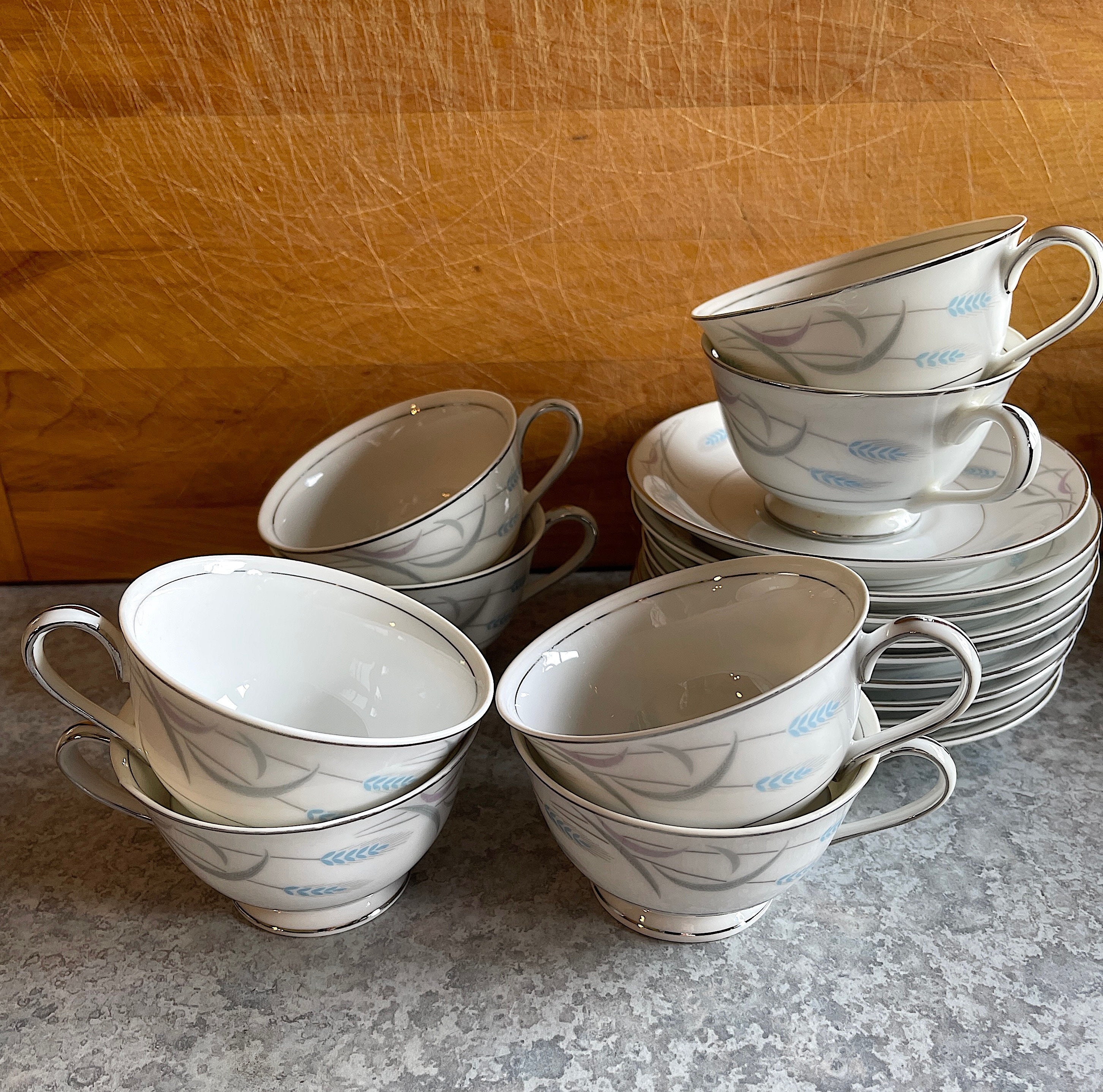 VALMONT Purity クレジンクセット 1960's Valmont China Royal Wheat Cups and Saucers (18) Price is