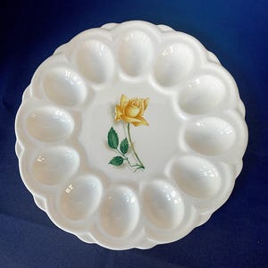 1940's-50's MCM Canonsburg Egg Plate with Single Stemmed Yellow Rose on Ivory Color Base, The Hallmark of Quality, No Wear, NO Damage