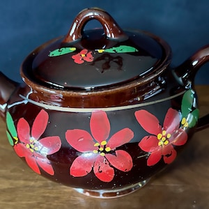 1940&#39;s Royal Canadian Art Pottery Brown Coffee Pot w Hand Painted Red Flowers w Green and Yellow, One Tiny Chip & Some Paint Loss Photos.
