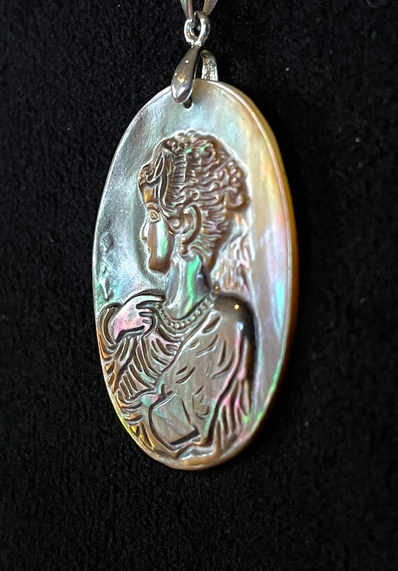 Before 2000 Mother of Pearl Cameo, Frameless Pend… - image 3