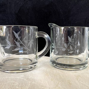 1950&#39;s Etched Clear Glass Sugar and Creamer, Simple Shape w Lovely Half Daisy w Leaves and Stem, Excellent VTG Condition, 3&quot; High X 3&quot; Wide