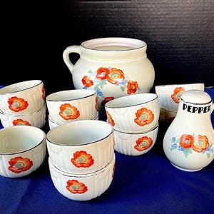 1933-53 Stock abierto, olla para frijoles de amapola naranja HALL's de 6" sin tapa, salero sin tapón, 10 tazones para natillas, algo de desgaste en el dorado (ver fotos), sin daños