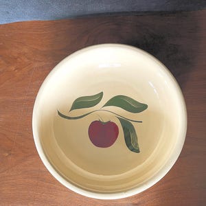 1952-1965 WATT #39 Pottery, &quot;Apple&quot; Oven Ware Spaghetti Bowl #39, Used Cond., MFG Flaw on Leaf, Finely Crazed, See More Info Below. No Chips