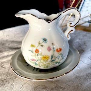 1960&#39;s Norcrest, Miniature Pitcher & Basin, Porcelain Japan, Double Sided Wild Flowers, Green Orange on White w Gold Trim, Exc. VTG Cond.