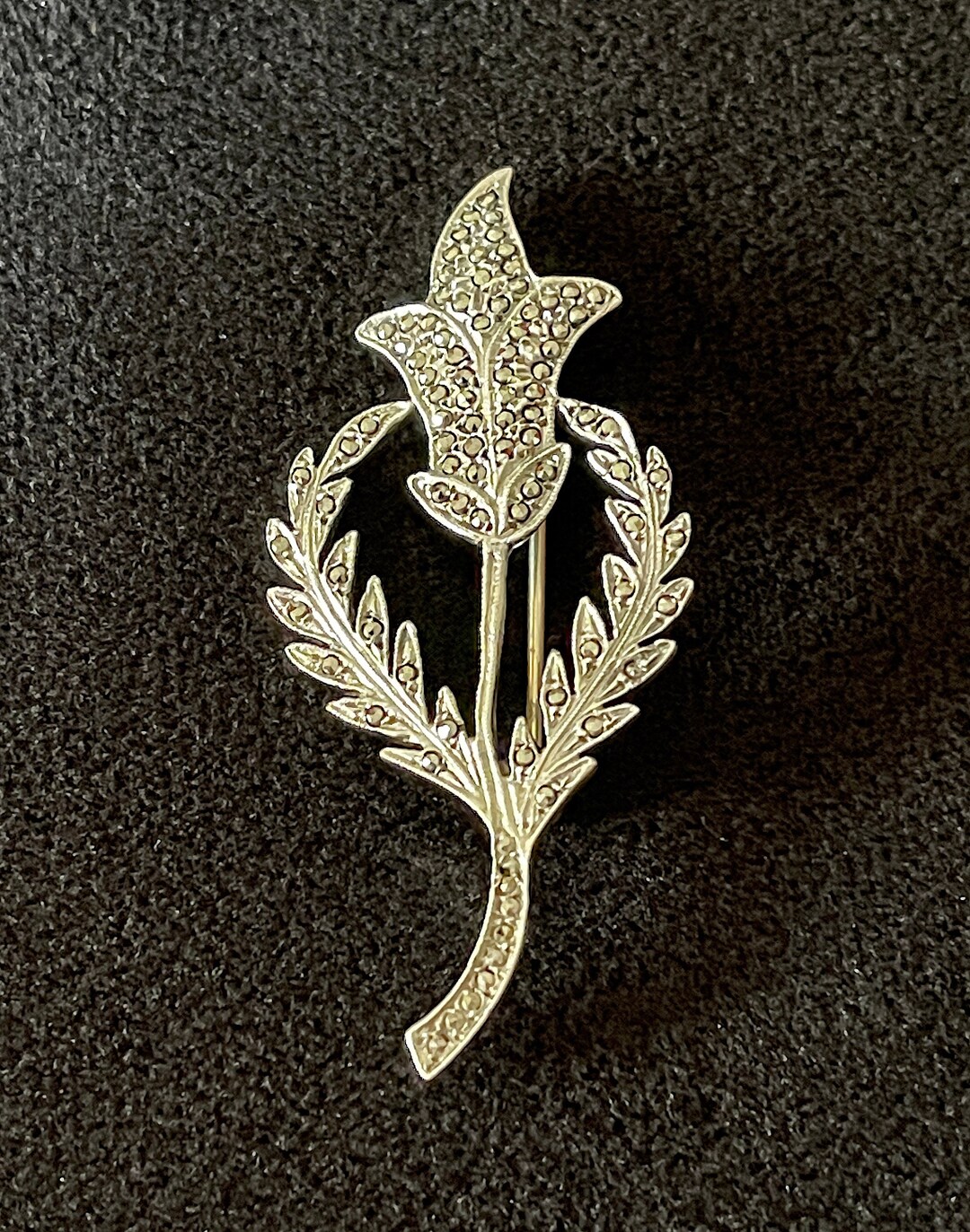 Broche Vintage En Forme De Tulipe - Marque B B - Métal Doré Avec Oxydes - Années 70/80