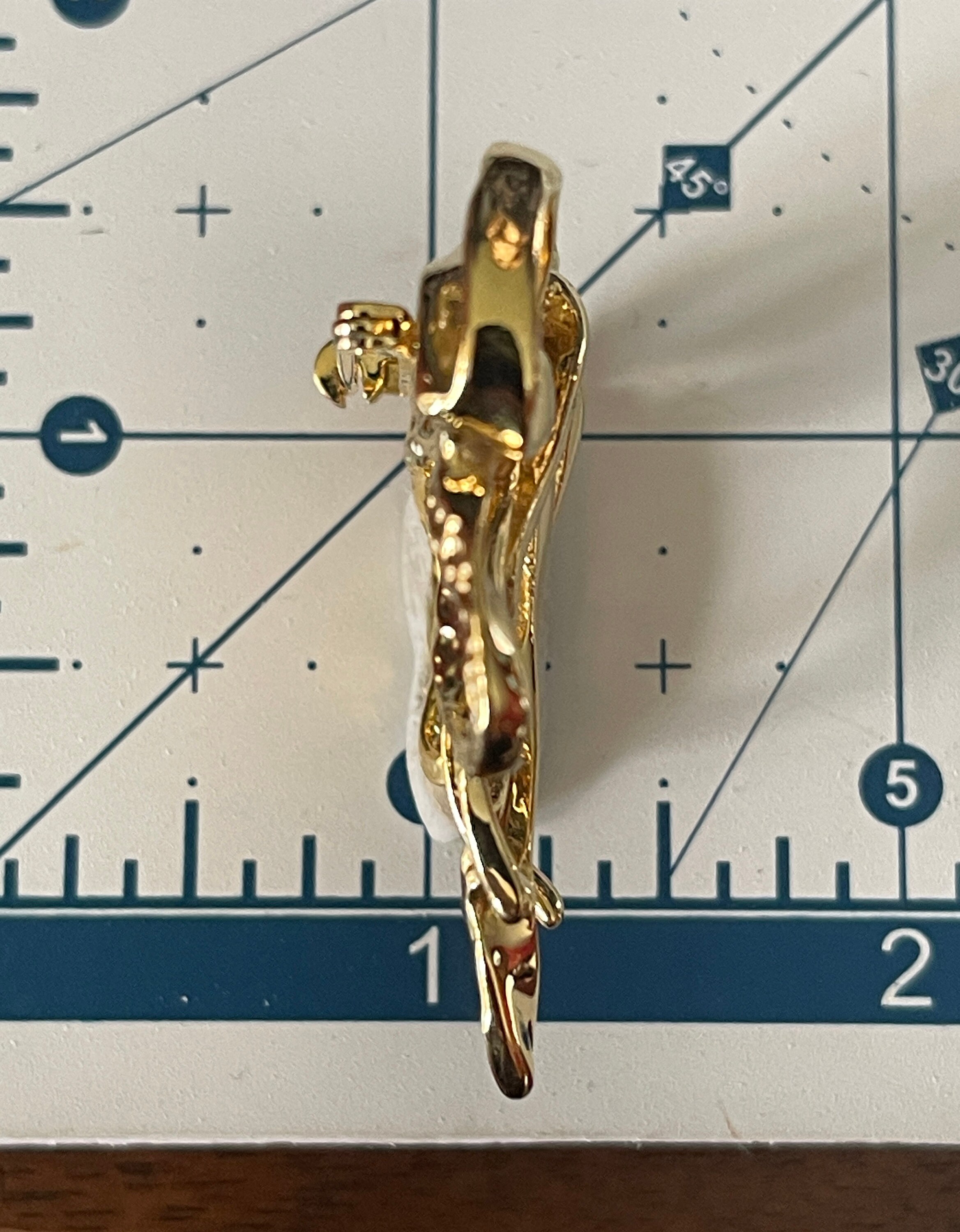 Droopy Ribbon 1980's Large Glossy Gold Tone Droopy Dbl Bow Ribbon Brooch, Natural ...
