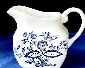 Década de 1970 - Descatalogado. Enoch Wedgwood (Tunstall) LTD, "Blue Onion", Inglaterra. Sin desgaste ni daños. Apto para microondas y lavavajillas.