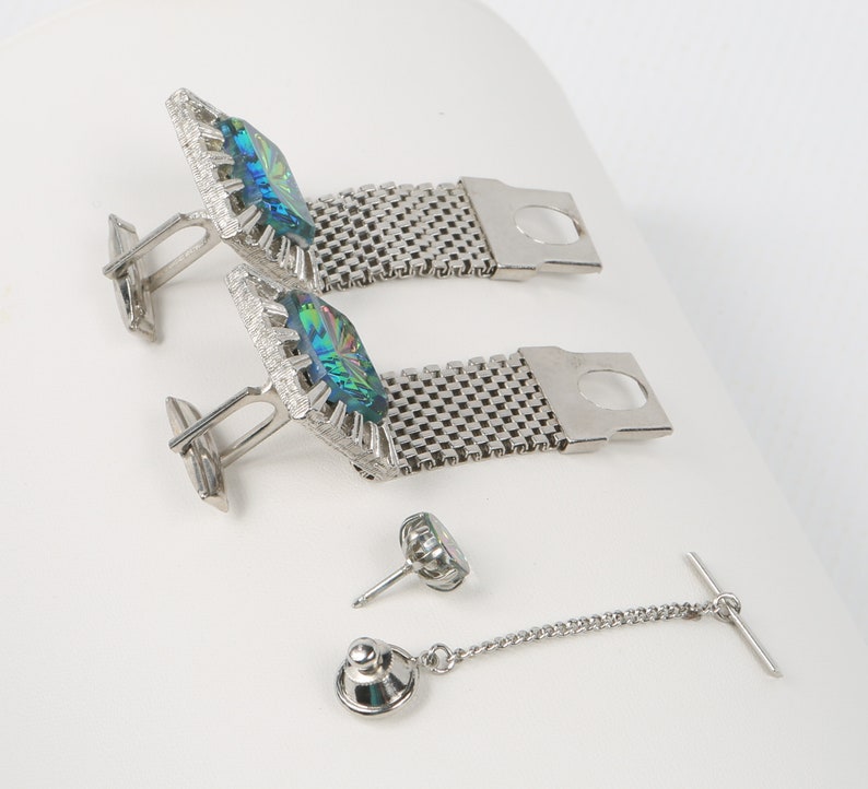 Wrap Cuff Links /& Tie Tack Rectangular Starburst Blue Green Aurora Borealis Crystals in Openwork Silver Tone Mounts Matching Tack Purple