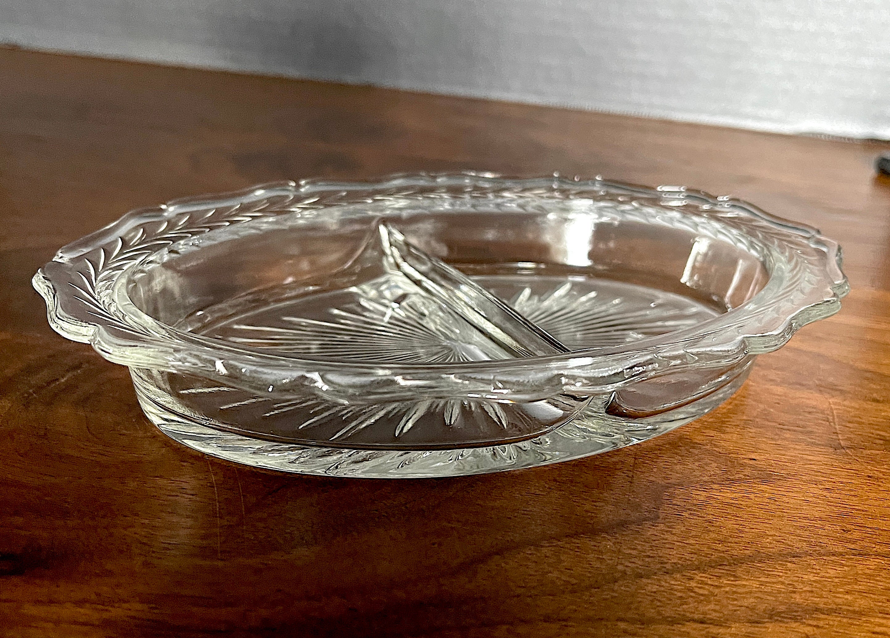1935-disc. Jeannette Glass Co. Sunburst  Vintage Jeannette Glass Sunburst Herringbone Divided Relish Dish Clear Retro main image 0