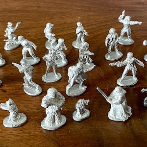 1989 LUCASFILM Mini &quot;Star Wars&quot; 24 figurines, représentations de nombreux personnages du film, excellent état VTG, voir les photos pour la taille.