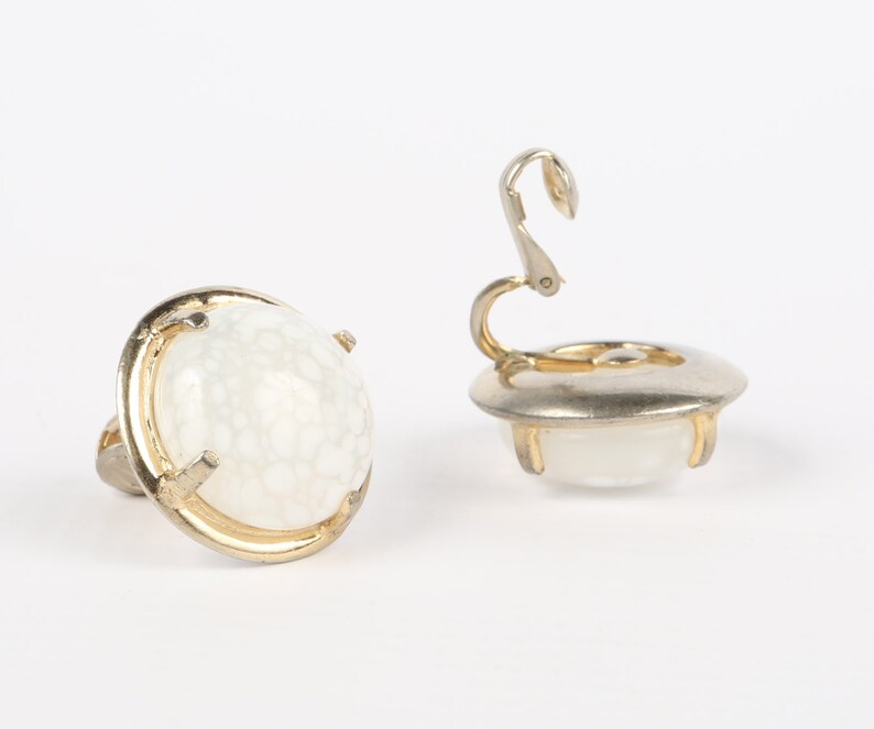 Hollow Cabochon Button Clip on Earrings Art Glass Clip ons White Mottled Art Glass Excellent VTG Cond. 78 Diameter. Gold Tone