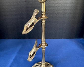 Messing memo- of biljethouder jaren 60/80, Victoriaanse vrouwelijke stijl, gemaakt in India, gehandschoende handen lenteklem papier of doek. Geen slijtage, GEEN schade.