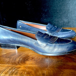 1980&#39;s-90&#39;s Etienne Aigner, &quot;Buckingham&quot;, Navy Penny Loafers,  9-1/2N, Short fringe Below Half Moon Cut Outs, Excellent VTG Cond. Lite Wear