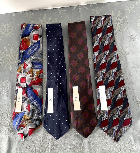 Cravatta Uomo In Seta Blu E Nero – Righe Eleganti – Made In Italy, Designer Milano