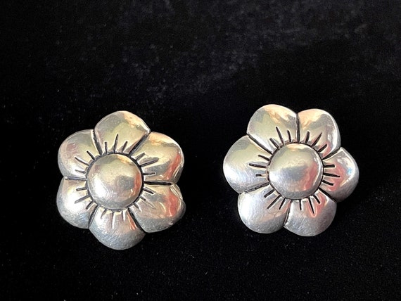 1940's-50's 950 Silver Purity Puff Flower MCM Cli… - image 1