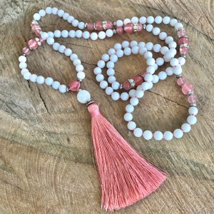 Collana con nappa yoga mala 108 perline di onice bianco annodate a mano mala pietra preziosa pietra curativa gioielli yoga meditazione preghiera collana boho immagine 5