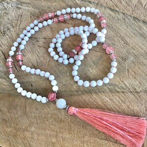 Collana con nappa yoga mala 108 perline di onice bianco annodate a mano mala pietra preziosa pietra curativa gioielli yoga meditazione preghiera collana boho immagine 3