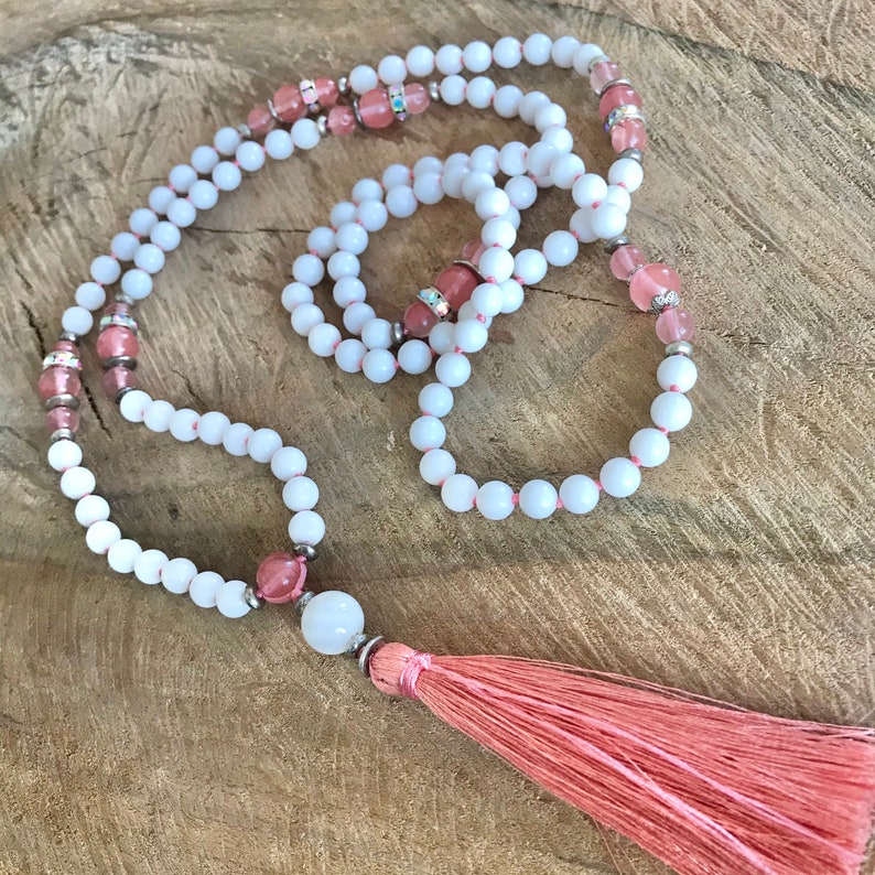 Collana con nappa yoga mala 108 perline di onice bianco annodate a mano mala pietra preziosa pietra curativa gioielli yoga meditazione preghiera collana boho immagine 8