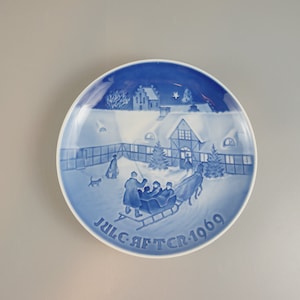 Vintage collection plate / Bing & Grondahl / Christmas Eve (Juleaften) / 1969 | Denmark | 60s