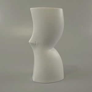 White vintage vase / Fürstenberg / abstract head shape with a smile / 1710 19 | Germany | 60s