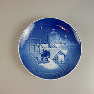 Vintage collection plate / Bing & Grondahl / Christmas Eve (Juleaften) / 1977 | Denmark | 70s